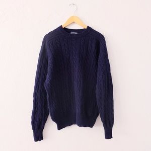 “ Cropped” Bowen & Wright blue cable knit wool sweater M